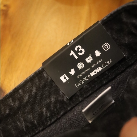 Fashion Nova  Baggy wide Leg black jeans NWT - Picture 4 of 7